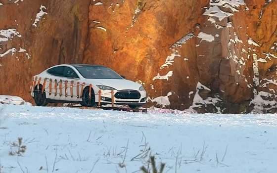 Fa esplodere la Tesla per non cambiare la batteria