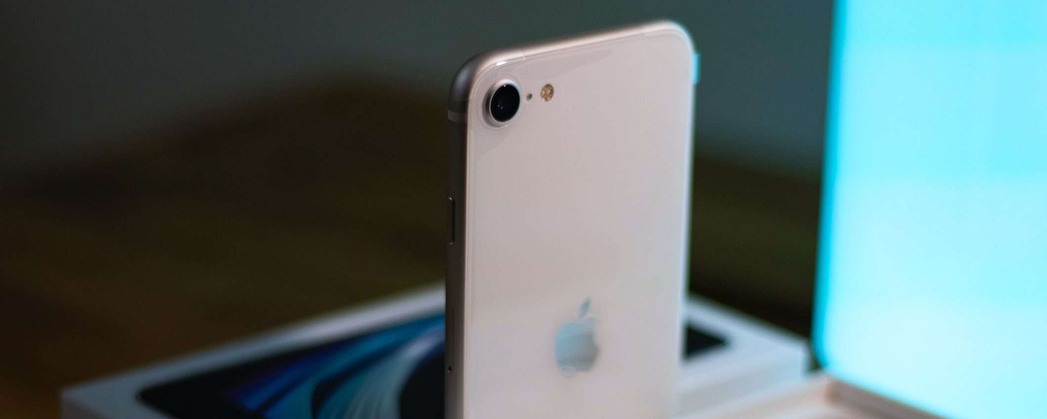iPhone SE 4: avrà il display da 6,1