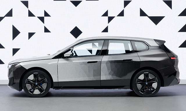 BMW iX Flow: l'auto con la carrozzeria che cambia colore