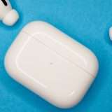 Apple: AirPods con autenticazione biometrica