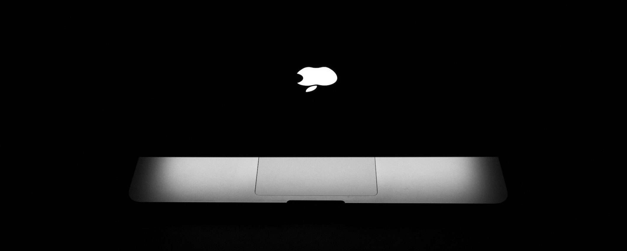 Apple, l'ultimo MacBook Pro con lettore CD diventa vintage