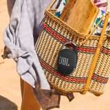 Speaker portatile? Questo di JBL lo agganci allo zaino