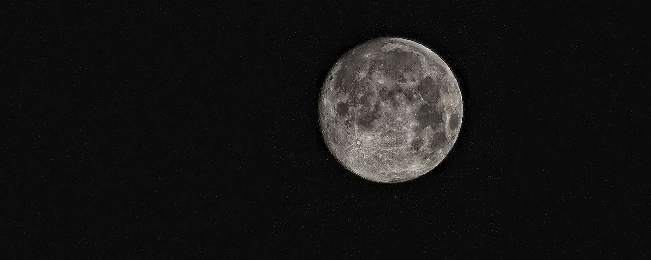 Luna: trovata una misteriosa sfera di vetro