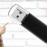 32 GB di spazio per fare ciò che vuoi con questa chiavetta USB (4€)