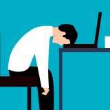 La dose booster provoca l'AIDS, dicono su Twitter