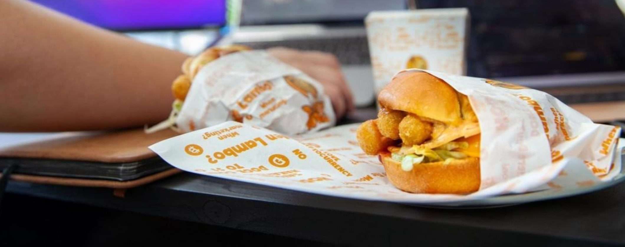 Doge Burger è il primo ristorante a tema Dogecoin lanciato in Dubai