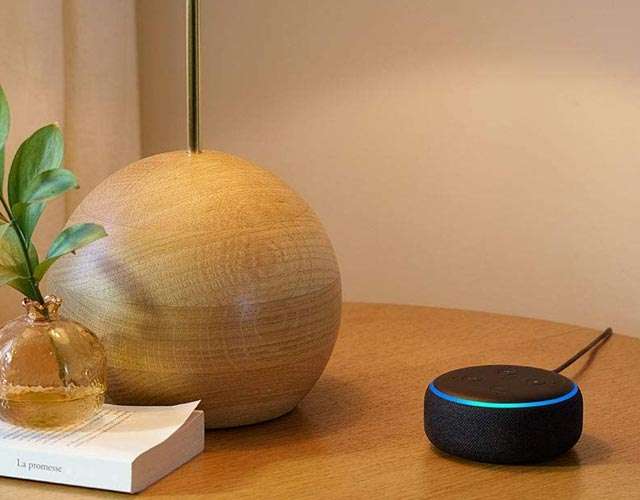 Lo smart speaker Echo Dot di Amazon con Alexa