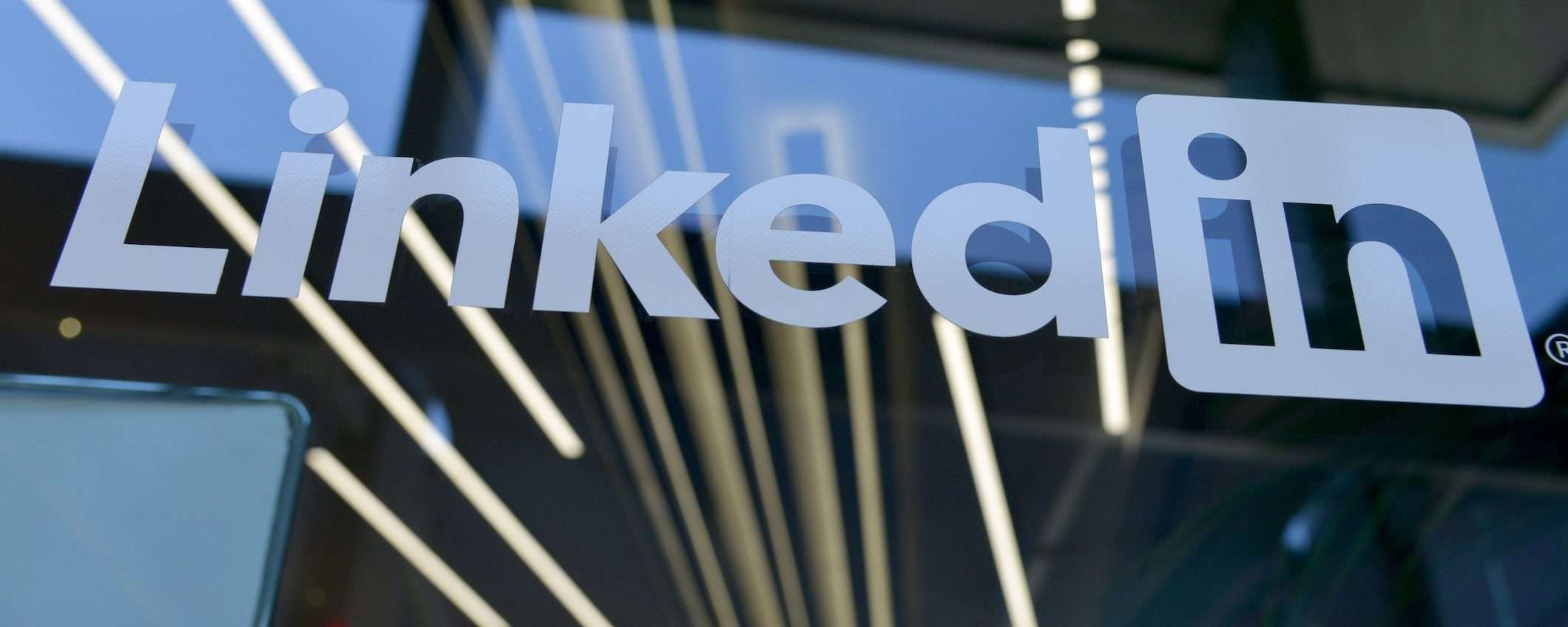 LinkedIn: nuove funzionalità per scovare i profili fake