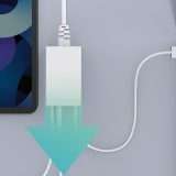 Una presa per ricaricare 4 dispositivi con questo alimentatore