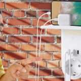 Mini multipresa compatta con tanto di mensola: 4 in 1 senza PARAGONI