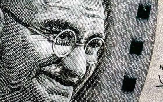 L'India sceglie la rupia digitale e tassa Bitcoin