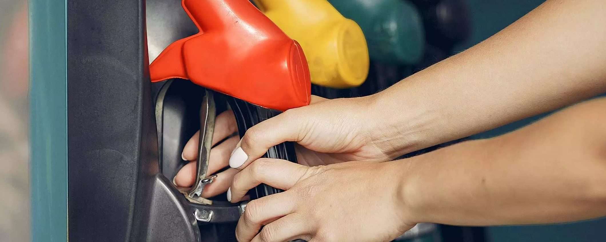 Benzina sotto i 2 euro (accise -0,25€): da quando?