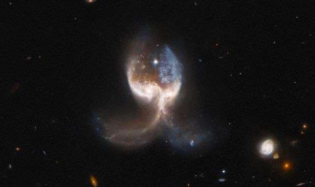 Hubble fusione galassie