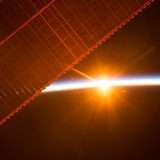 Stazione spaziale solare illuminata per 24 ore al giorno