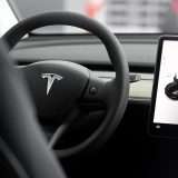 Tesla, richiamo per due milioni di auto elettriche