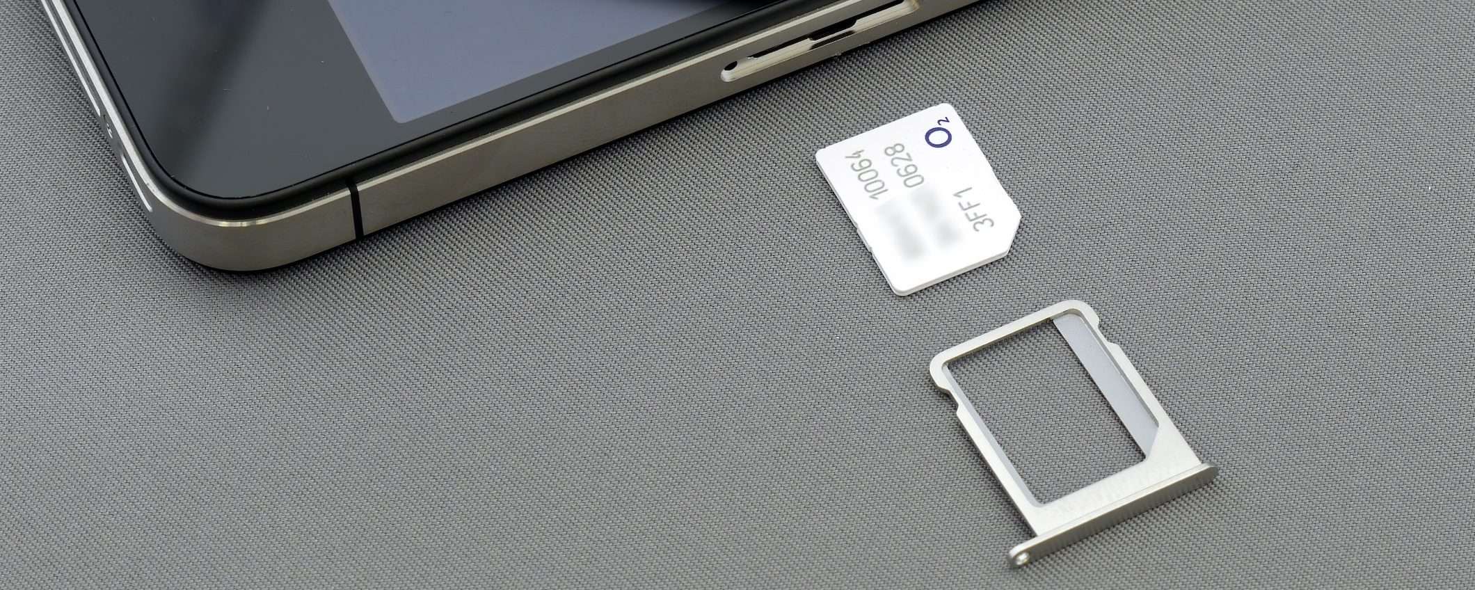 iPhone: Steve Jobs non voleva lo slot per la SIM