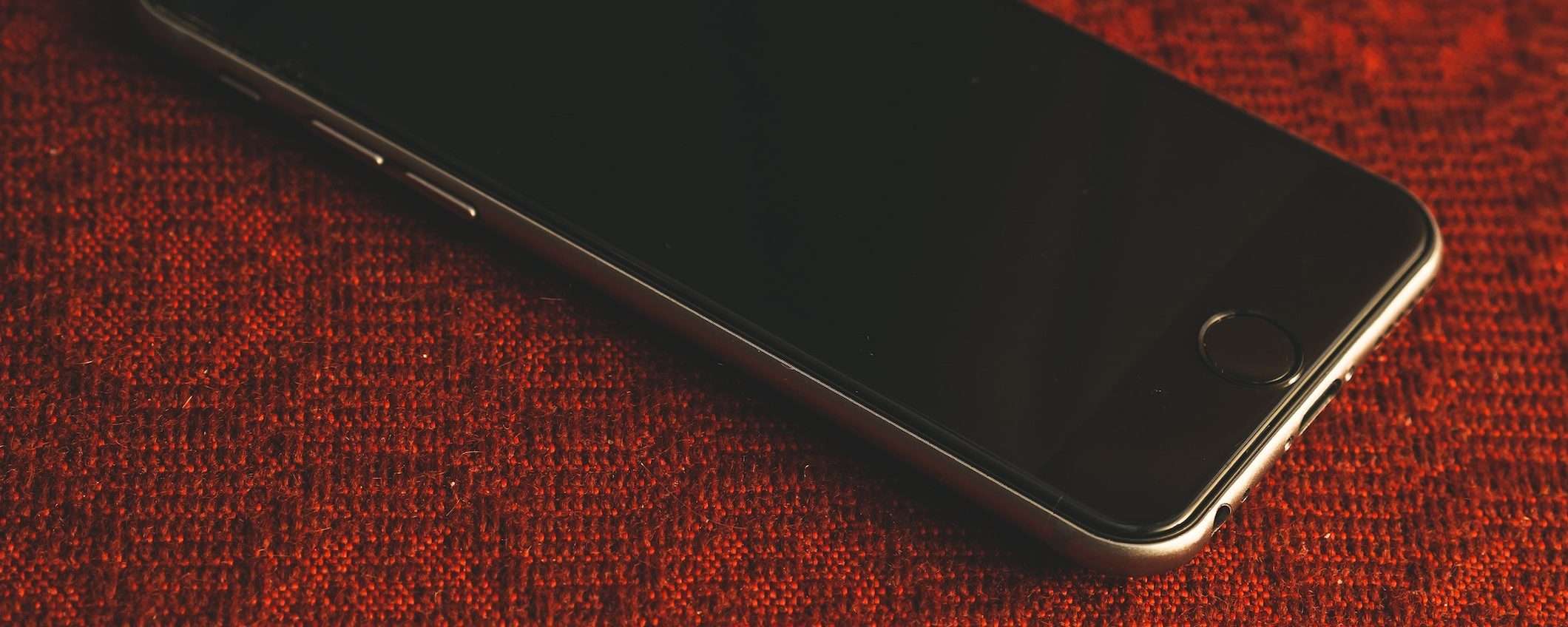 iPhone: Apple pensa al ritorno del Touch ID