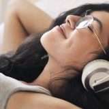 Ascolta un podcast, guadagna un buono Amazon da 5€