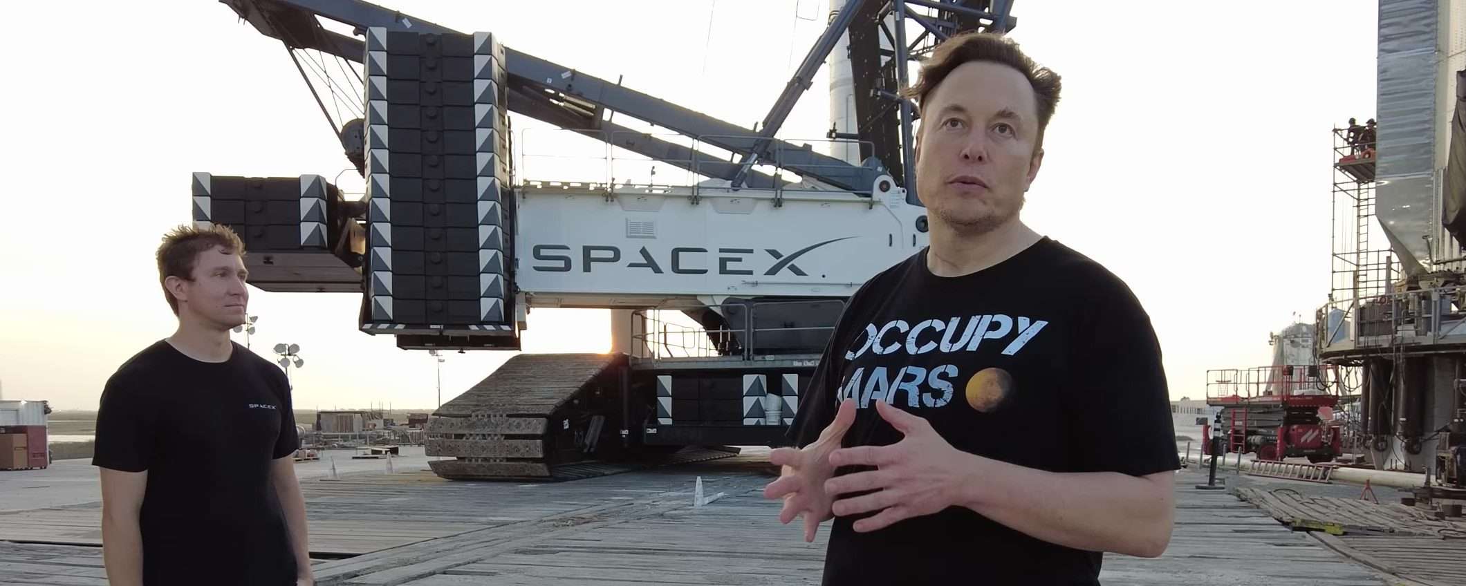 Elon Musk presenta i satelliti 2.0 di Starlink
