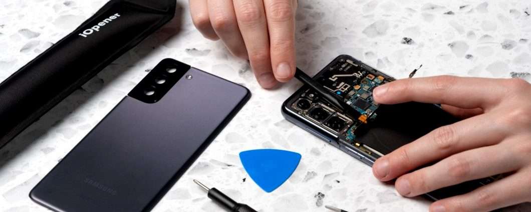Samsung, ora gli smartphone si riparano con iFixit