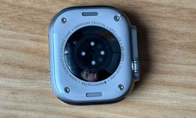 Apple Watch Ultra smontato