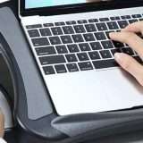 Supporto per PC portatile con ventola integrata: solo 18€ su Amazon