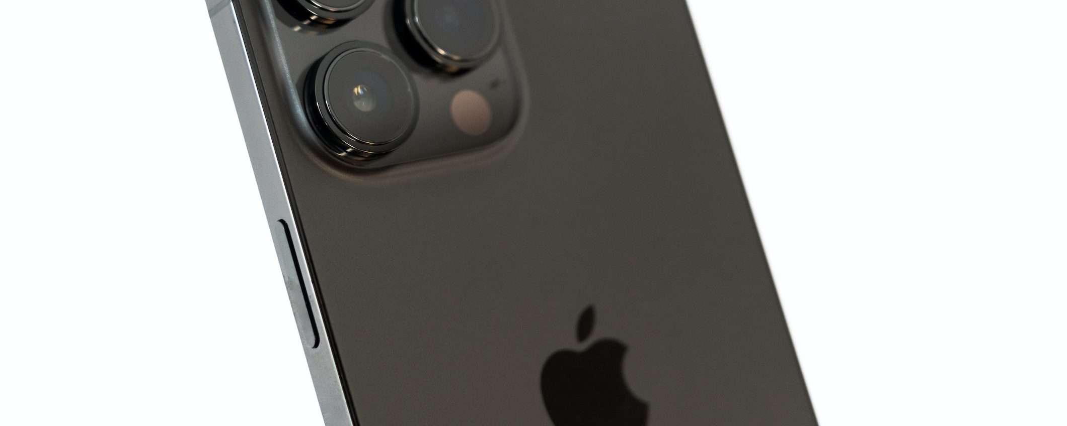 iPhone 15: bordi posteriori curvi e scocca in titanio