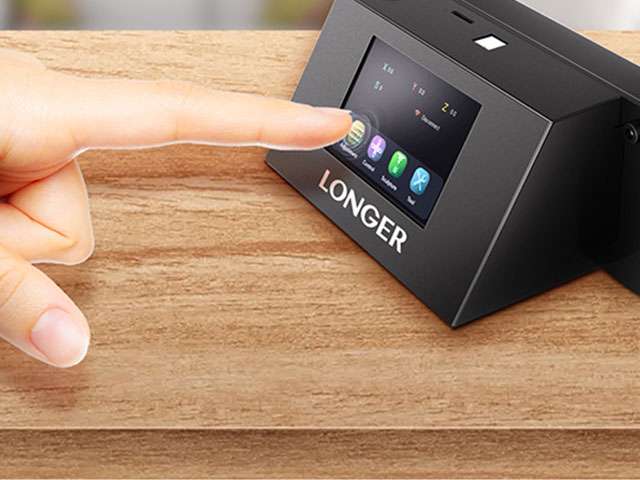 Il display touchscreen in dotazione all'incisore laser LONGER RAY5 10W