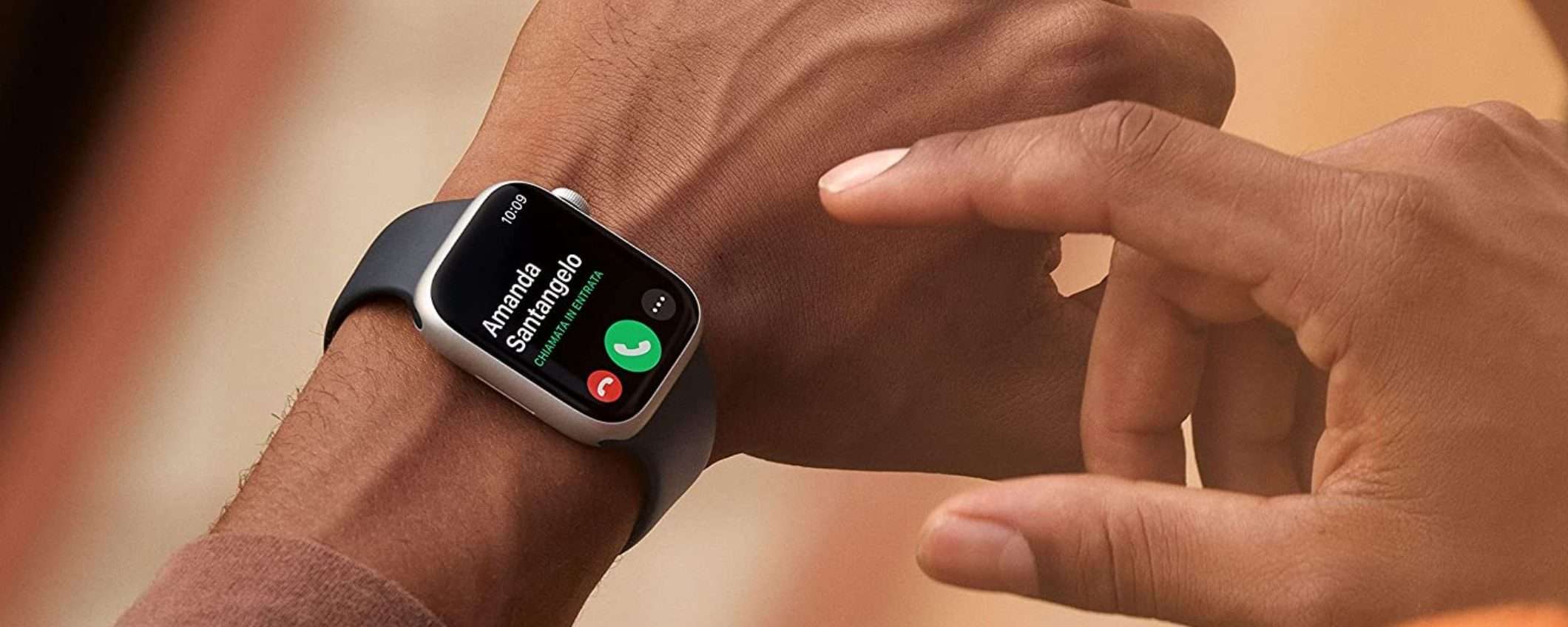 Apple Watch Series 8 GPS, è già MINIMO STORICO su Amazon