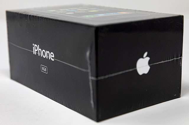 Il primo iPhone (2007) all'asta su LCG Auctions