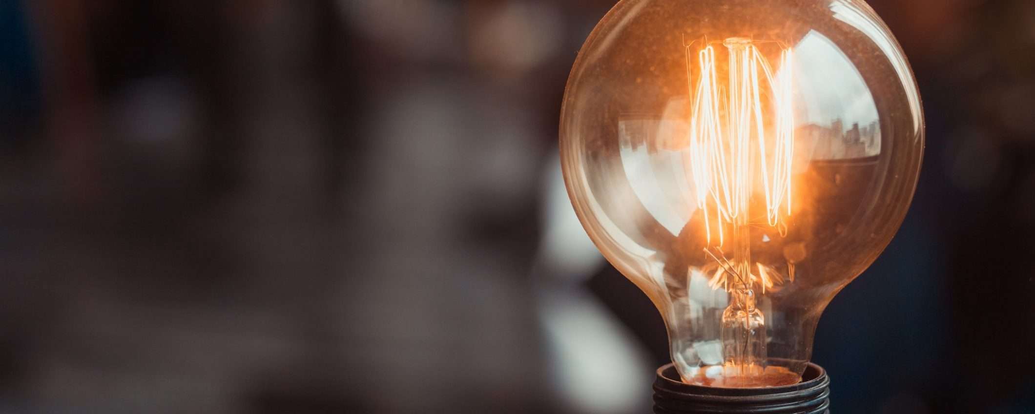 Cala il prezzo del gas all'ingrosso: ecco come tagliare subito le bollette