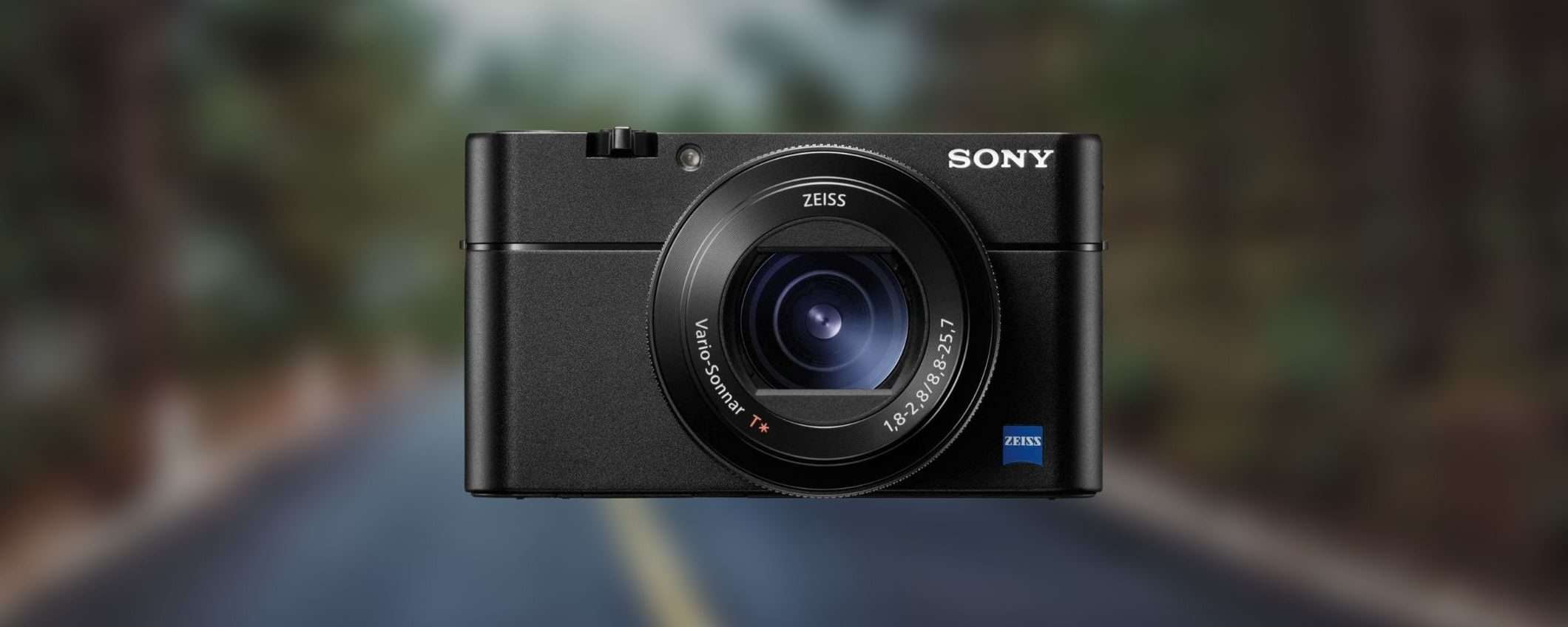 Fotocamera digitale compatta Sony in offerta su Amazon: risparmi 300€