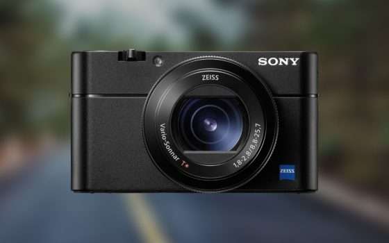 Fotocamera digitale compatta Sony in offerta su Amazon: risparmi 300€