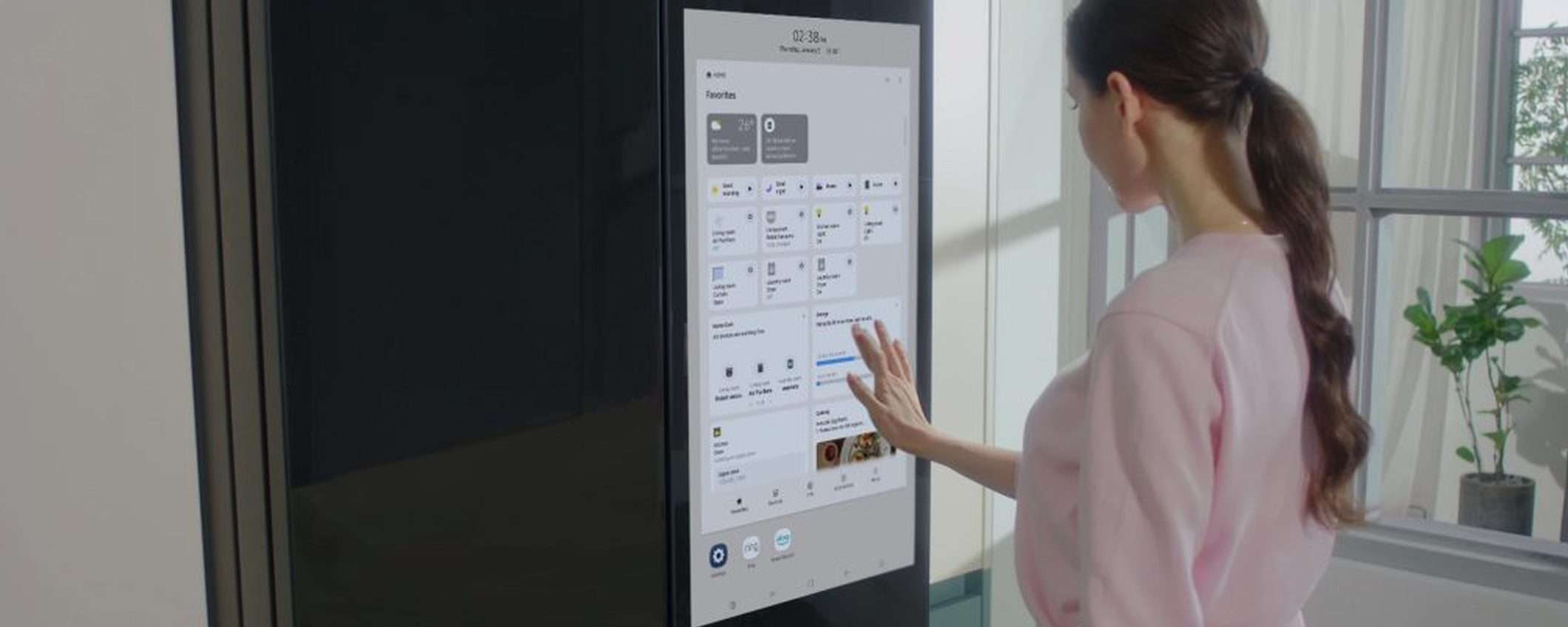 Samsung svela un frigorifero con schermo da 32 pollici