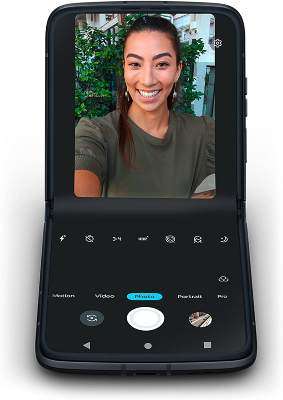 Motorola RAZR 2022 selfie