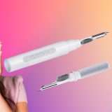 Mai più AirPods sporchi: grazie a questo gadget hai 3 strumenti in 1