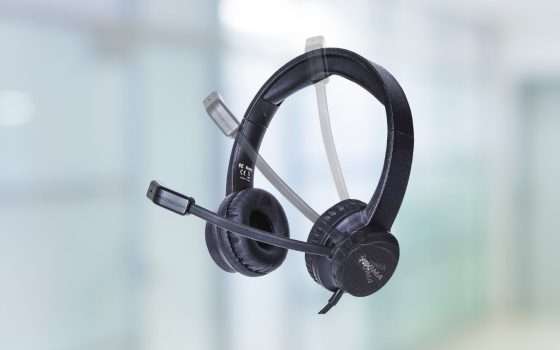 Cuffie con microfono leggere per PC: solo 19 euro su Amazon