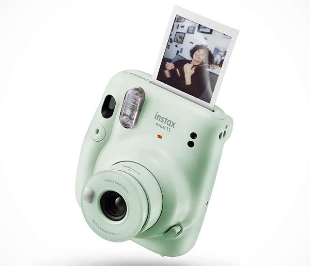 La macchina fotografica analogica istantanea Fujifilm Instax mini 11