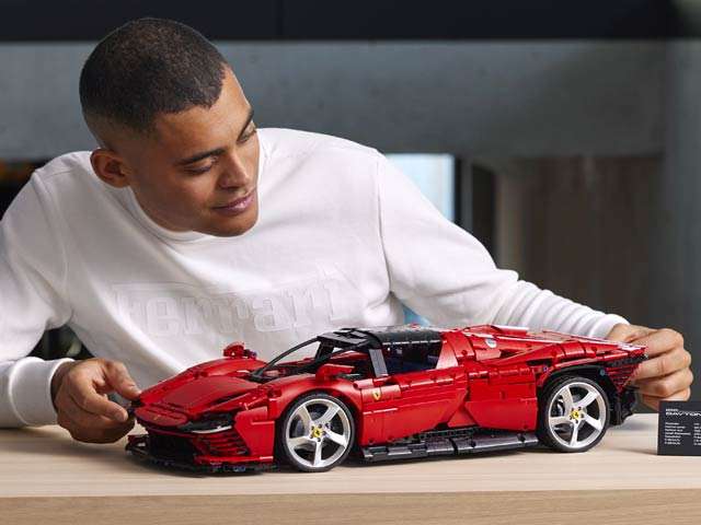Il set LEGO Technic dedicato alla Ferrari Daytona SP3