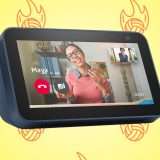 Metà prezzo ASSOLUTO su Echo Show 5: dai uno schermo ad Alexa