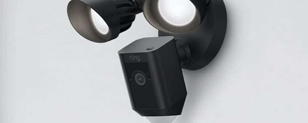 Floodlight Cam Wired Plus: la perfetta sorveglianza esterna a soli 159€