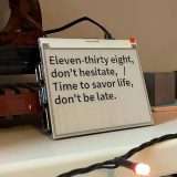 Questo orologio usa ChatGPT per dire l'ora con poesie