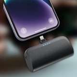 Questo powerbank (5200mAh) ultracompatto lo colleghi direttamente al telefono