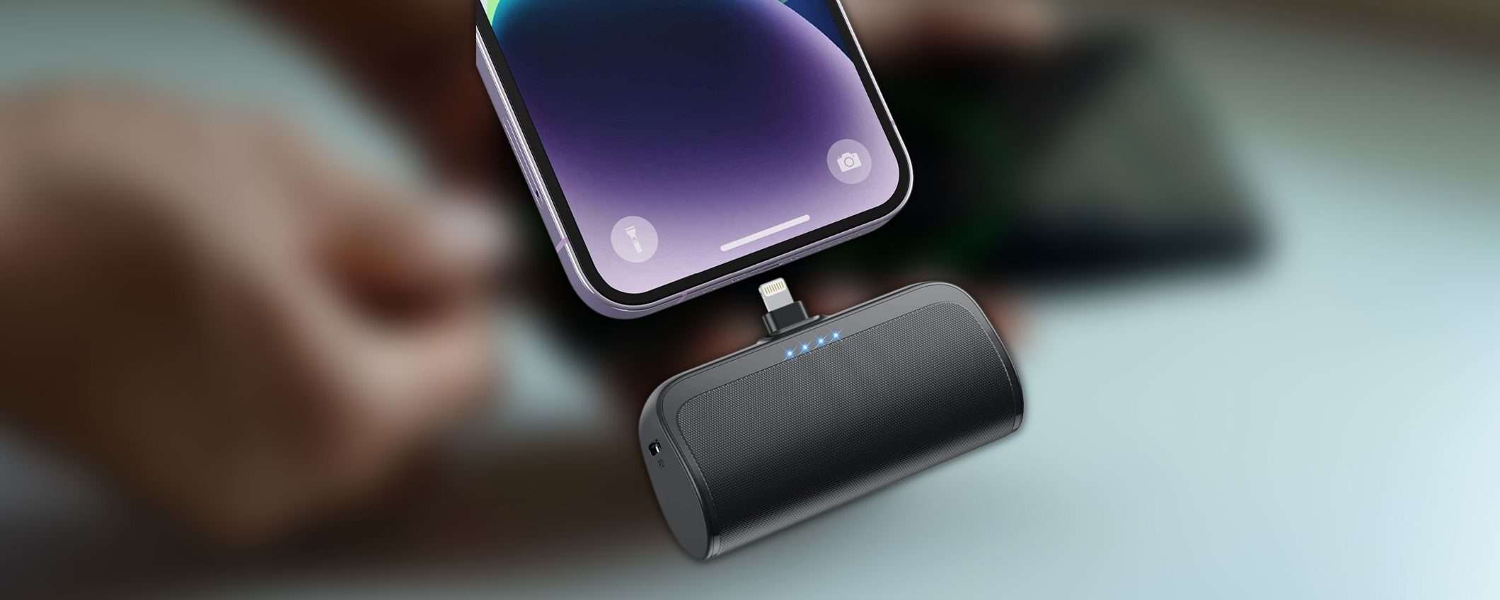 Questo powerbank (5200mAh) ultracompatto lo colleghi direttamente al telefono