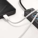 Hub USB-C con quattro porte: costa come cinque caffè