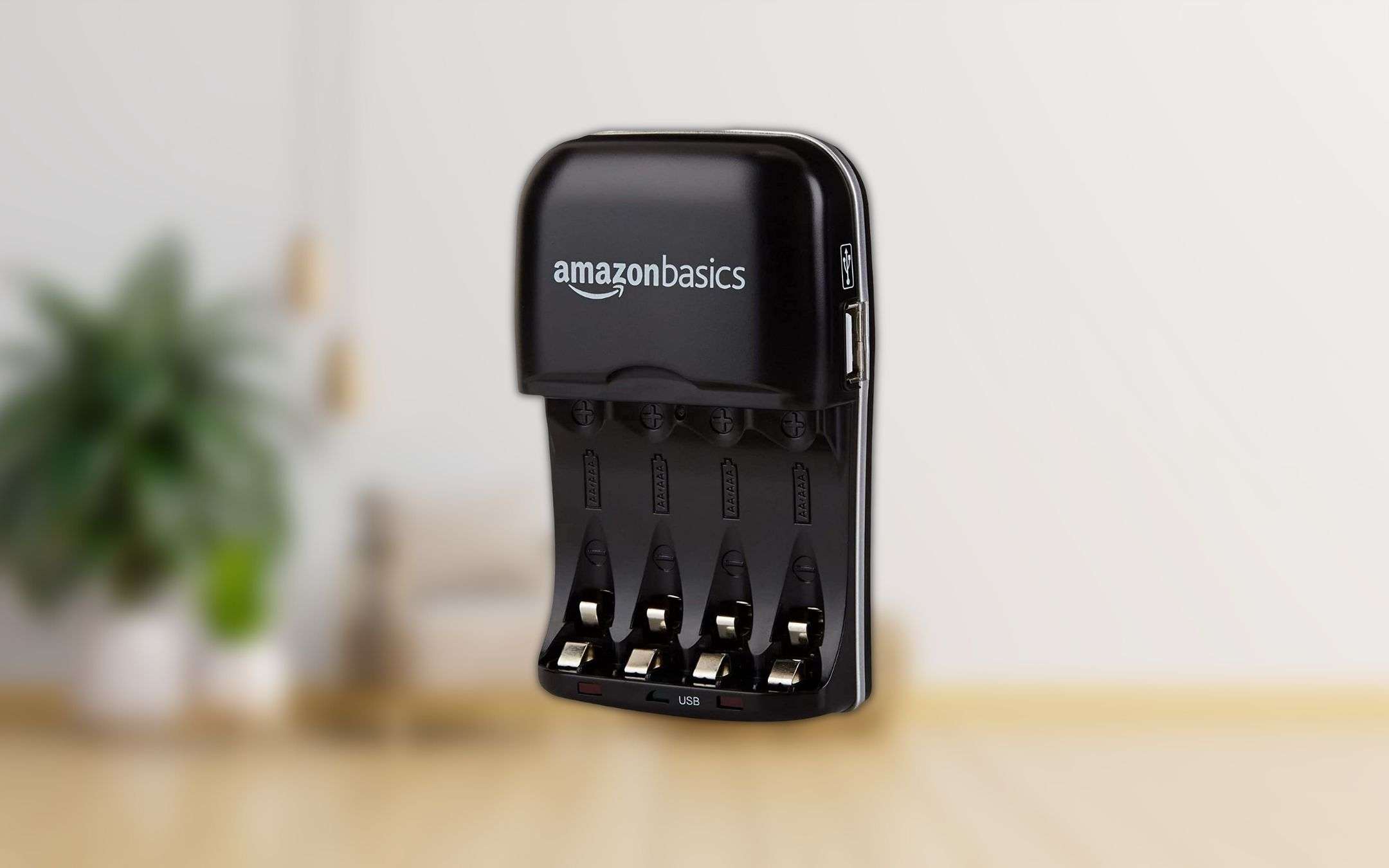 Caricabatterie Universale Con Porta USB Per Fotocamera E Cellulare - Batterie Al Litio - Nero