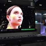 TCL svela TV OLED 8K pieghevole: si trasforma in un tavolo!