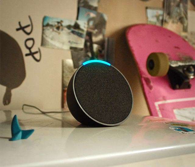 Echo Pop è il nuovo smart speaker di Amazon con Alexa