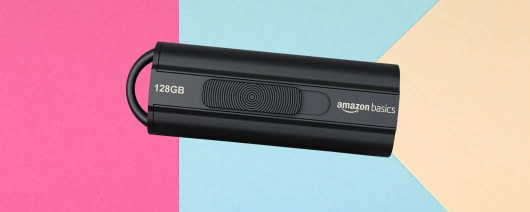 Chiavetta USB 3.1 da 128GB, firmata Amazon costa pochissimo