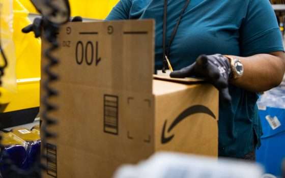 Amazon: IA per trovare i prodotti danneggiati